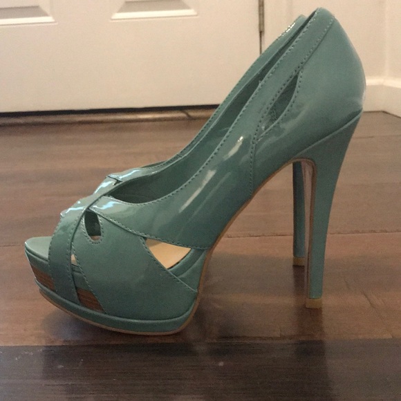 H by Halston Miranda Patent Leather Heels-Size:6.5 - Picture 3 of 5